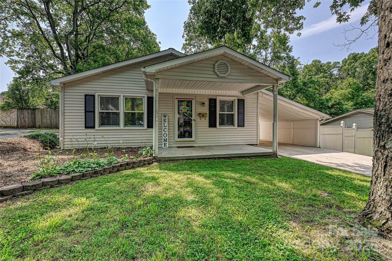 267 Buffalo Avenue - Photo 1