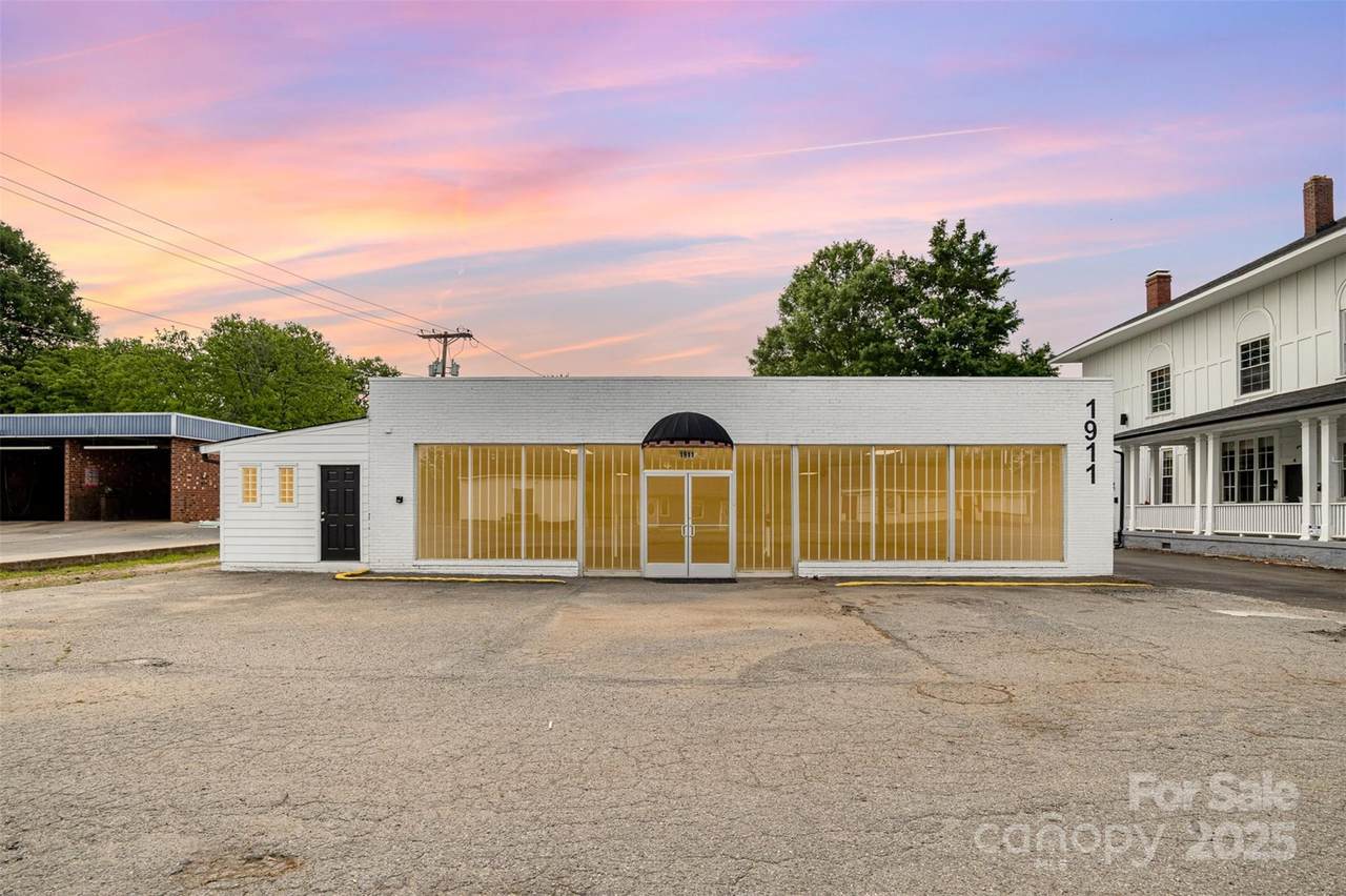 1911 Ozark Avenue - Photo 1