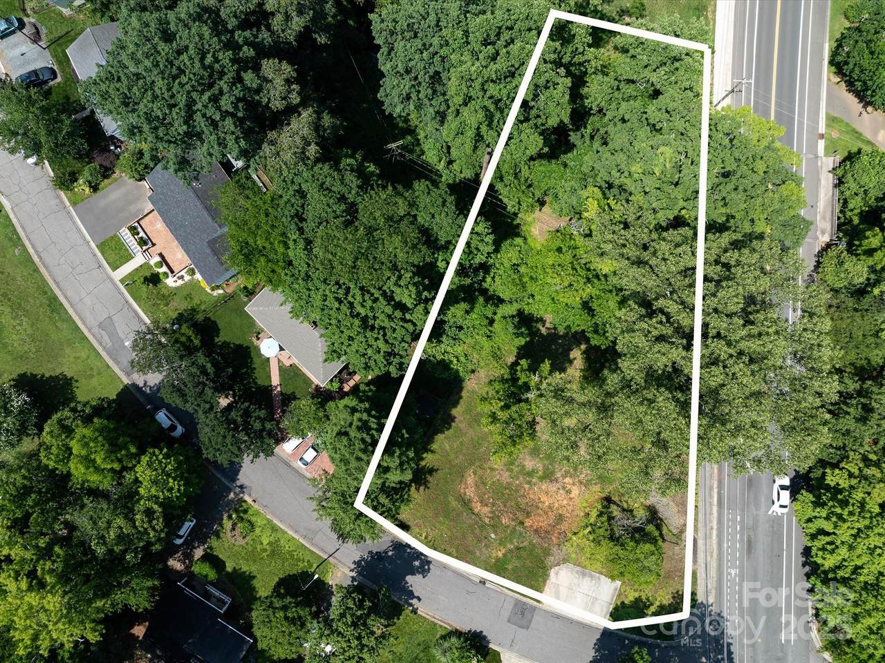 4800 Valley Stream Road - Photo 1