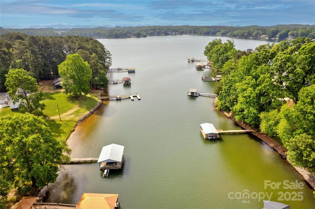 669 Kenway Loop - Photo 1