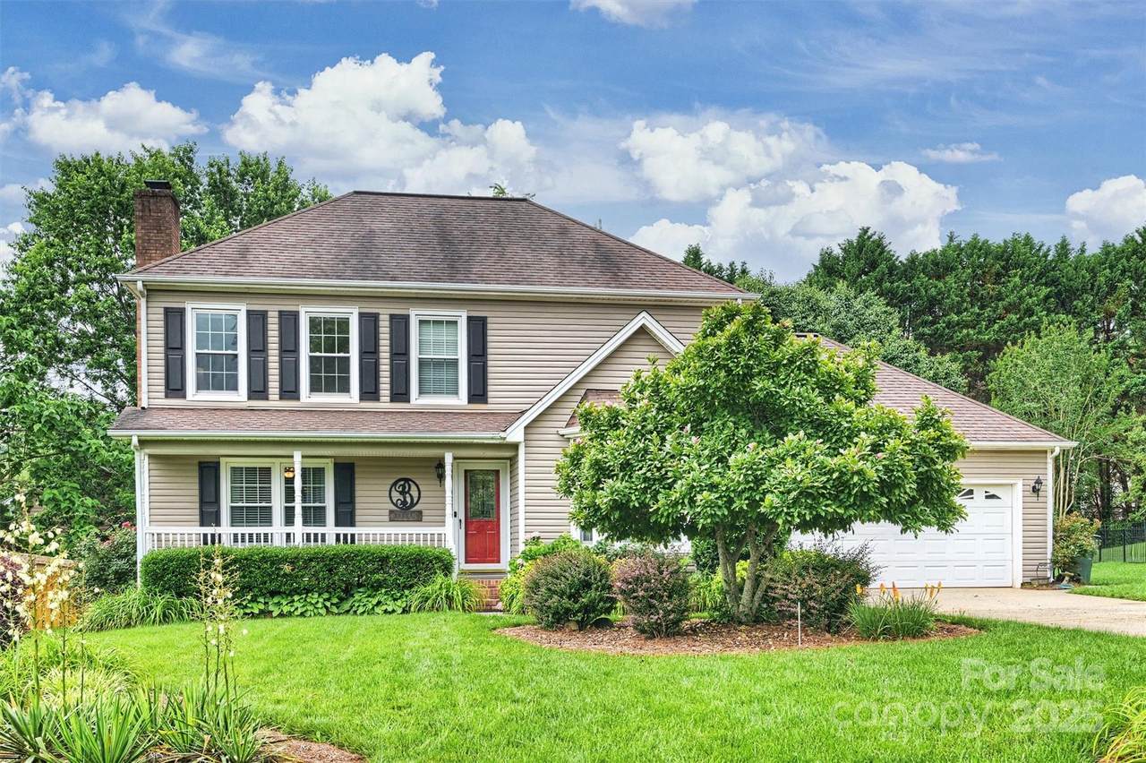 2525 Saddlehorse Lane - Photo 1
