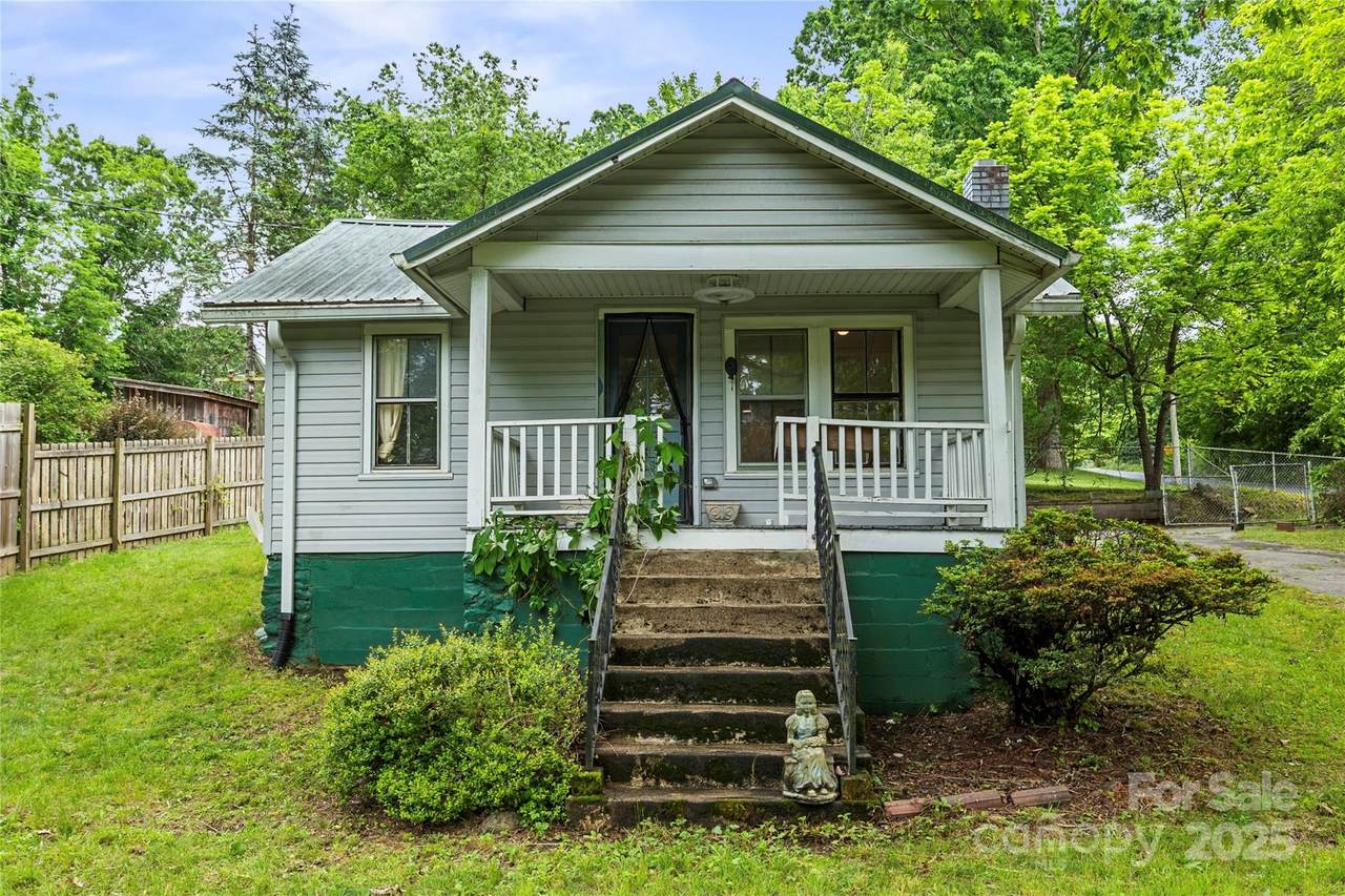 220 College Street - Photo 1