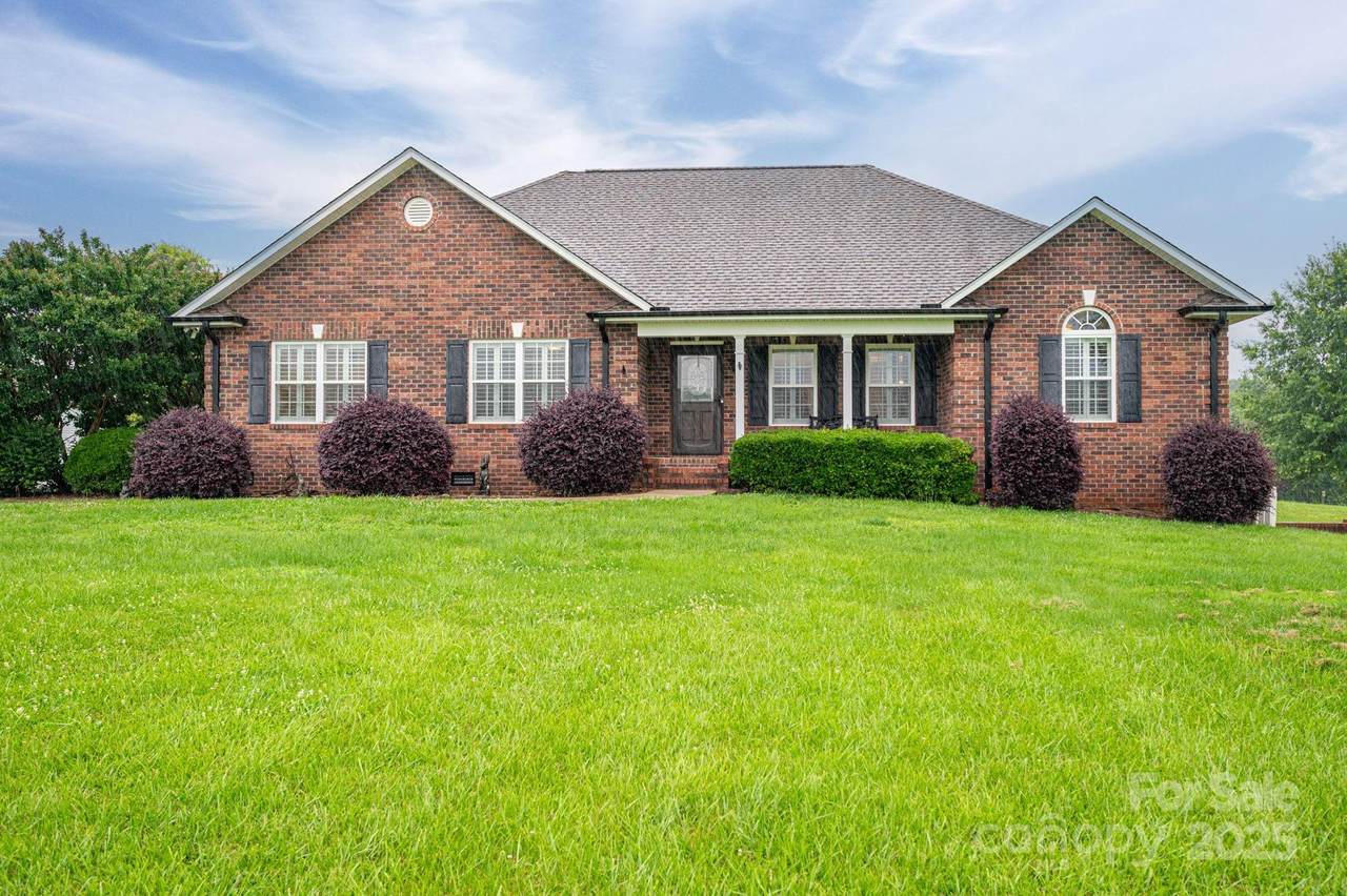 2817 Long Circle - Photo 1