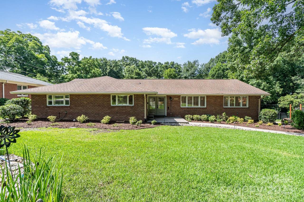 5424 Doncaster Drive - Photo 1