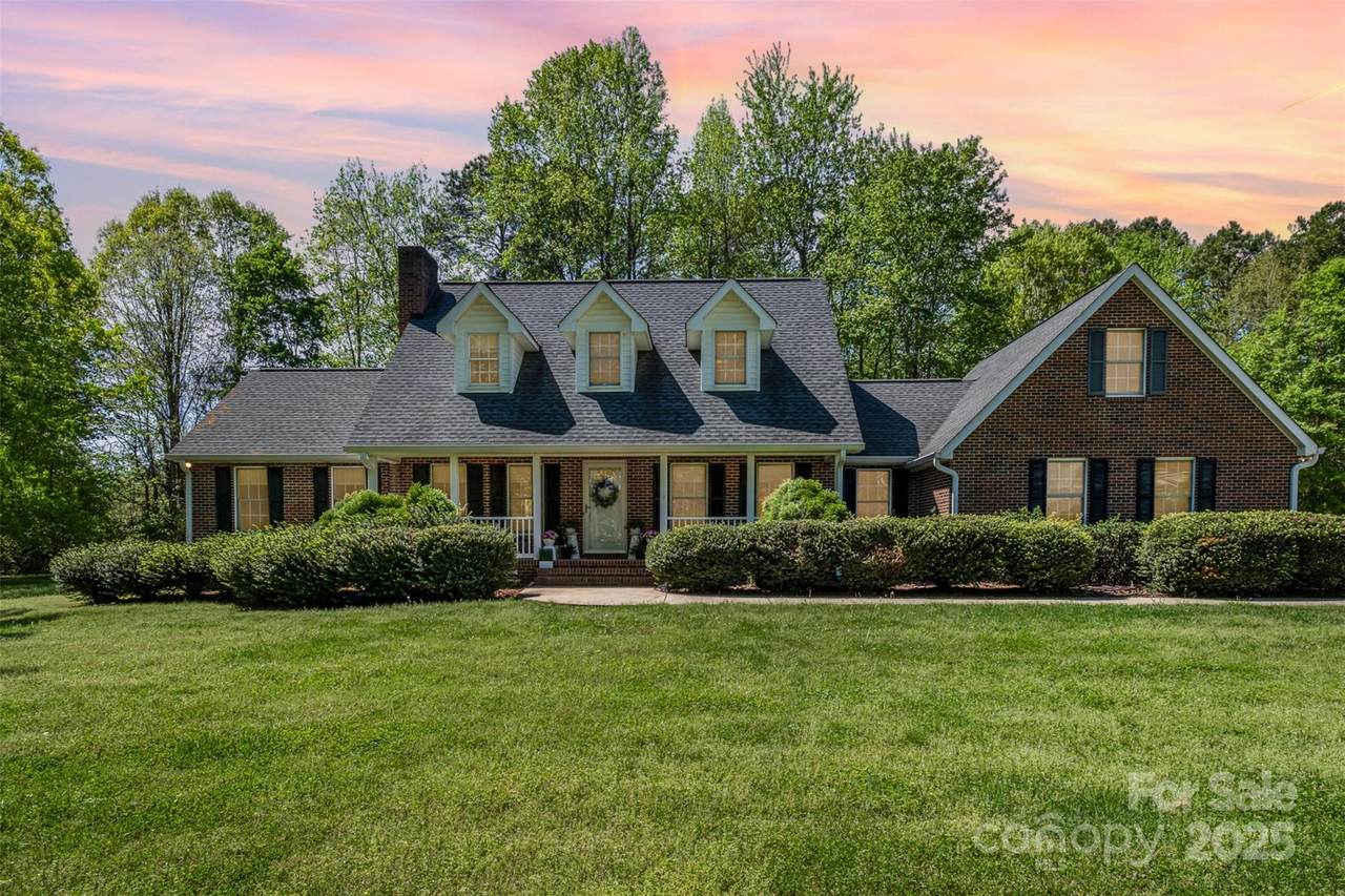 127 Fantasy Lane - Photo 1