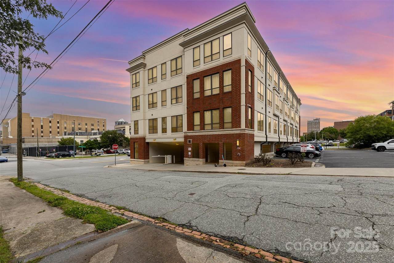 411 Washington Street - Photo 1