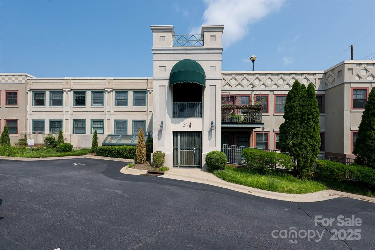 37 Hiawassee Street - Photo 1