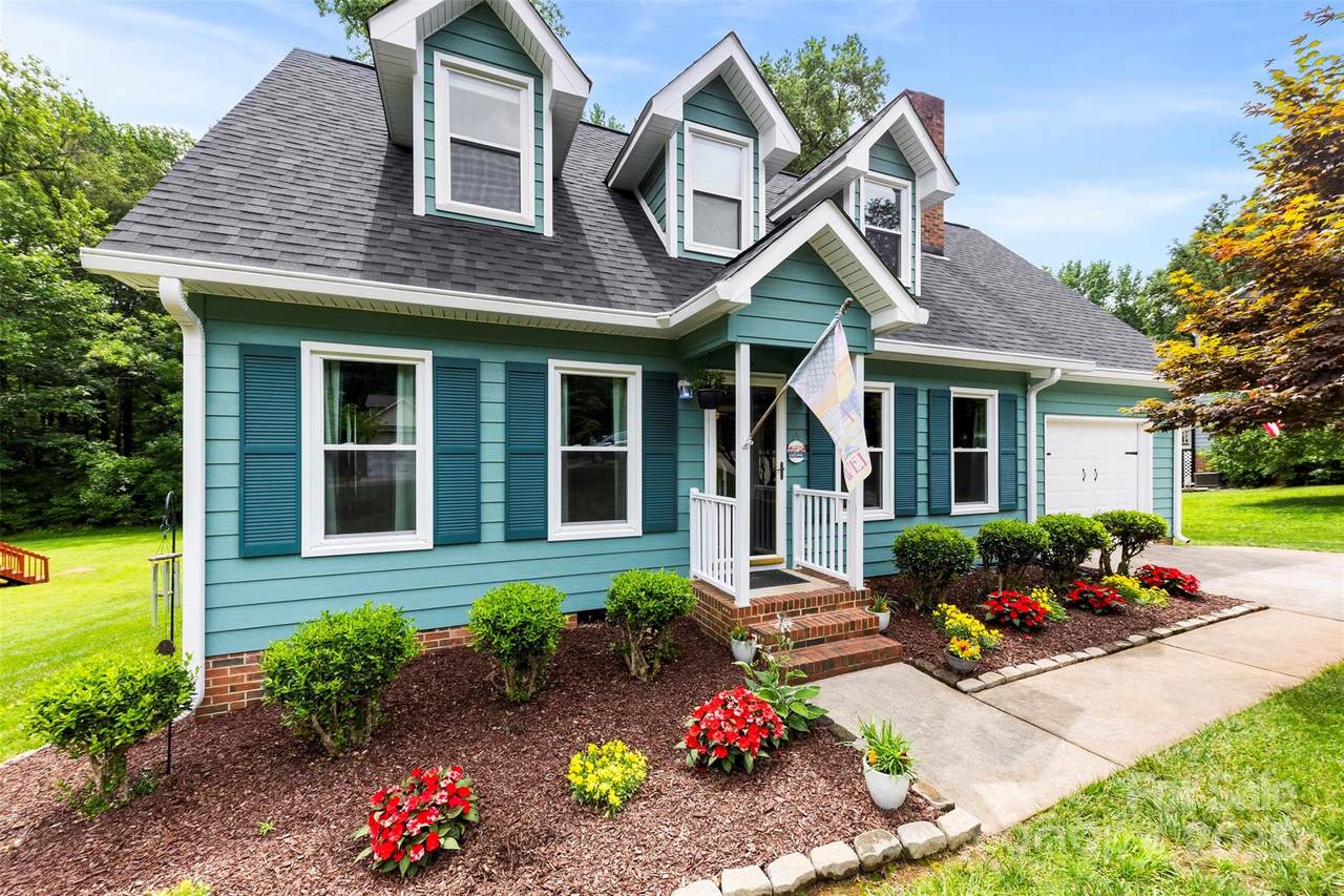 328 Pamela Street - Photo 1