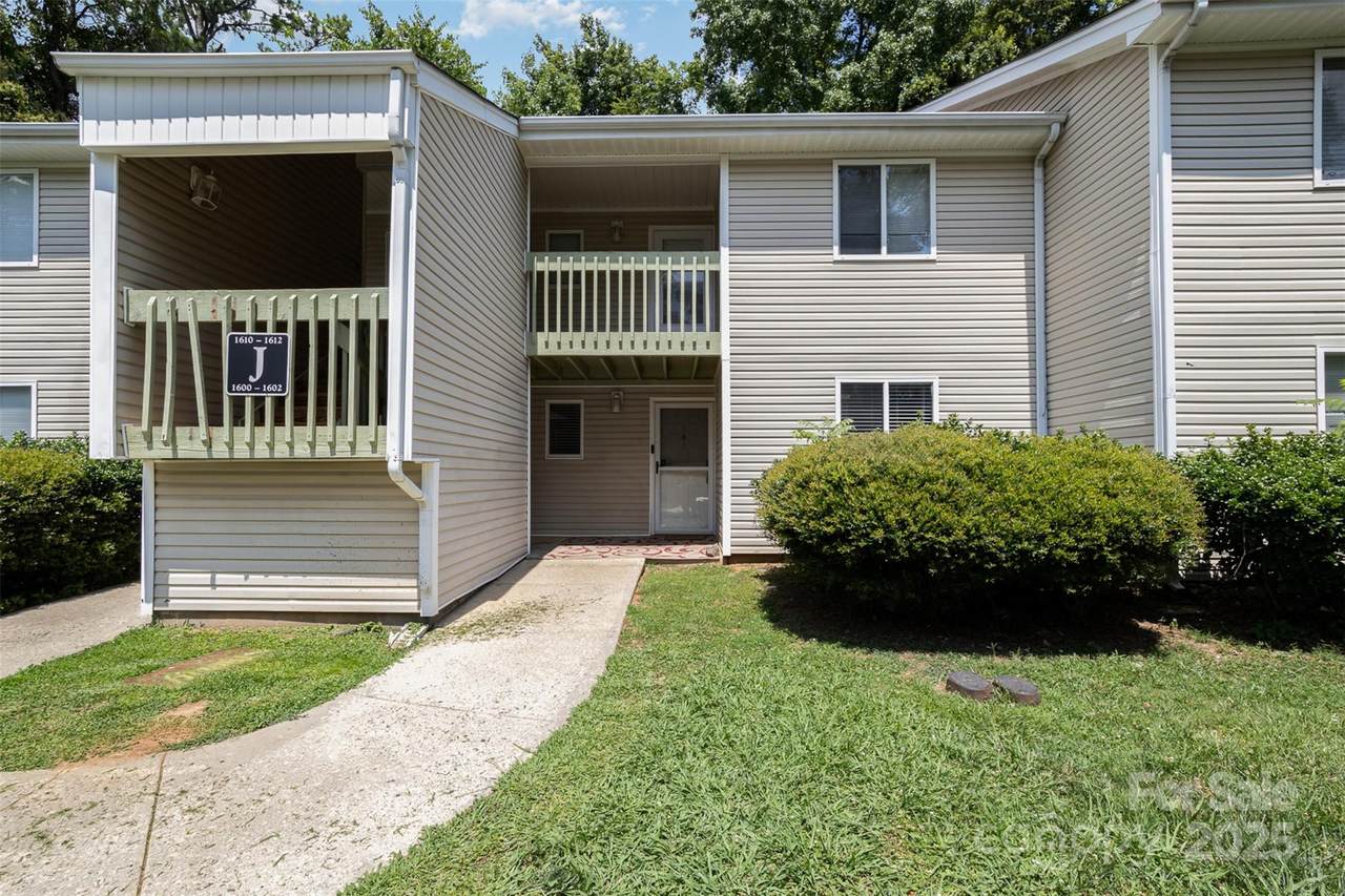 1602 Eagles Place - Photo 1