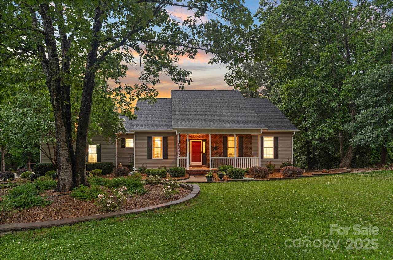 1912 Dawnhurst Lane - Photo 1