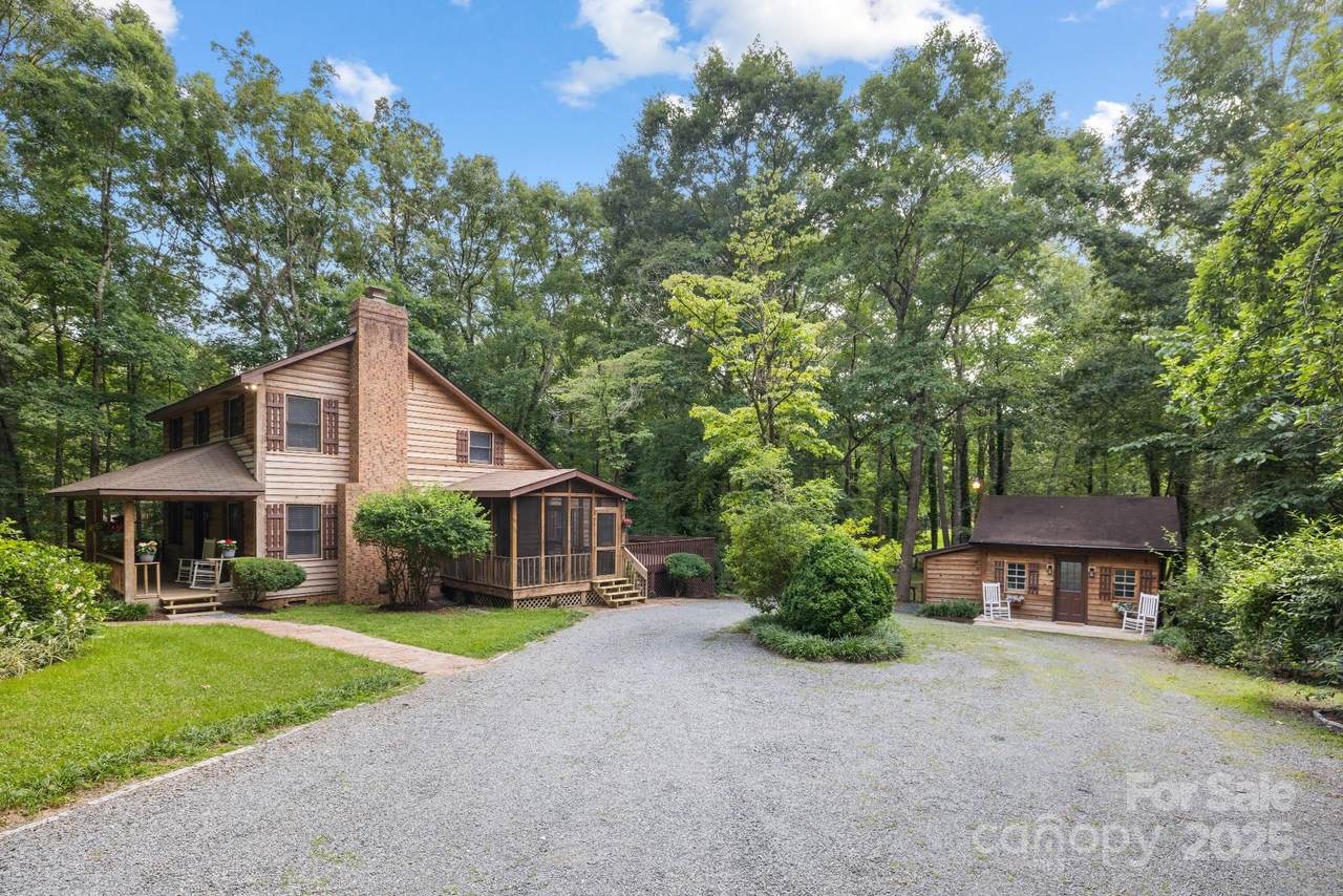 715 White Oaks Circle - Photo 1