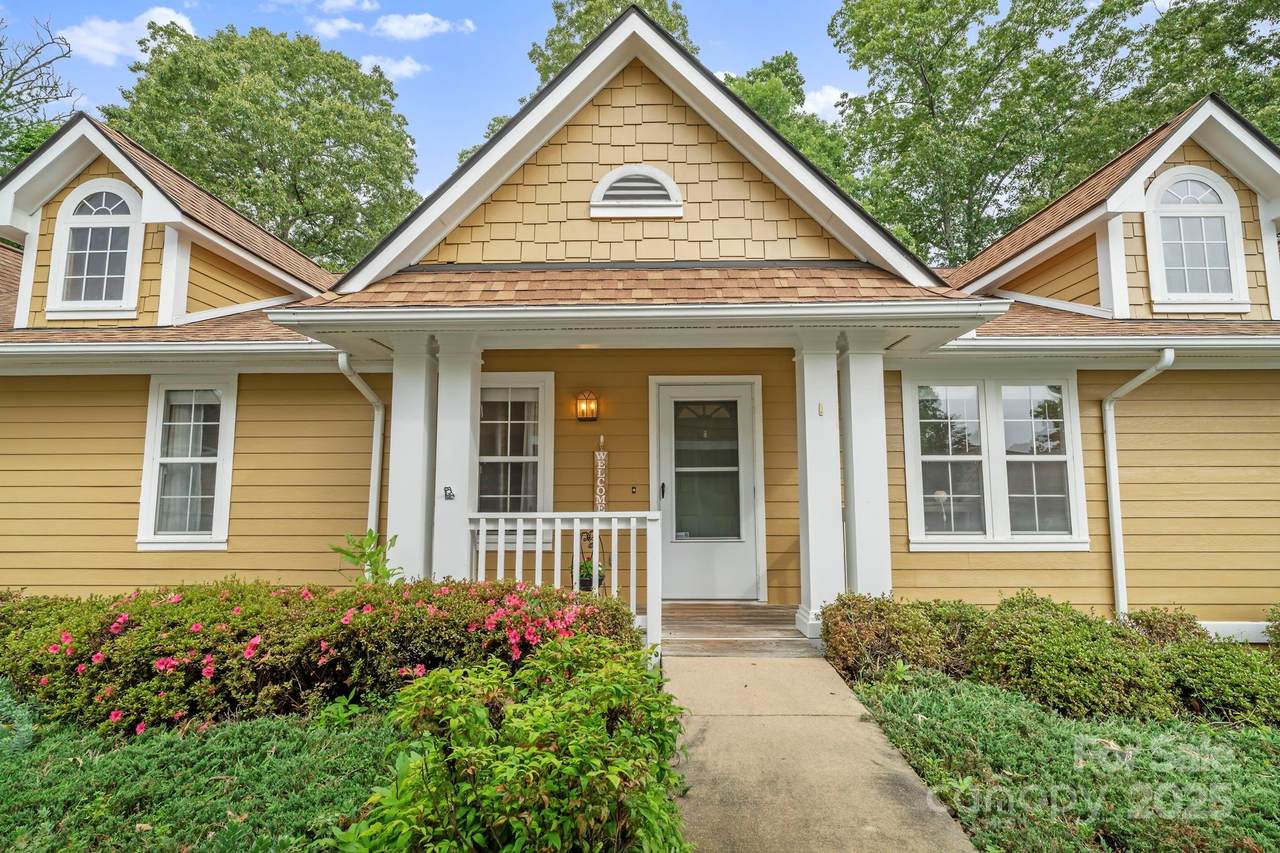 702 Woodlea Court - Photo 1