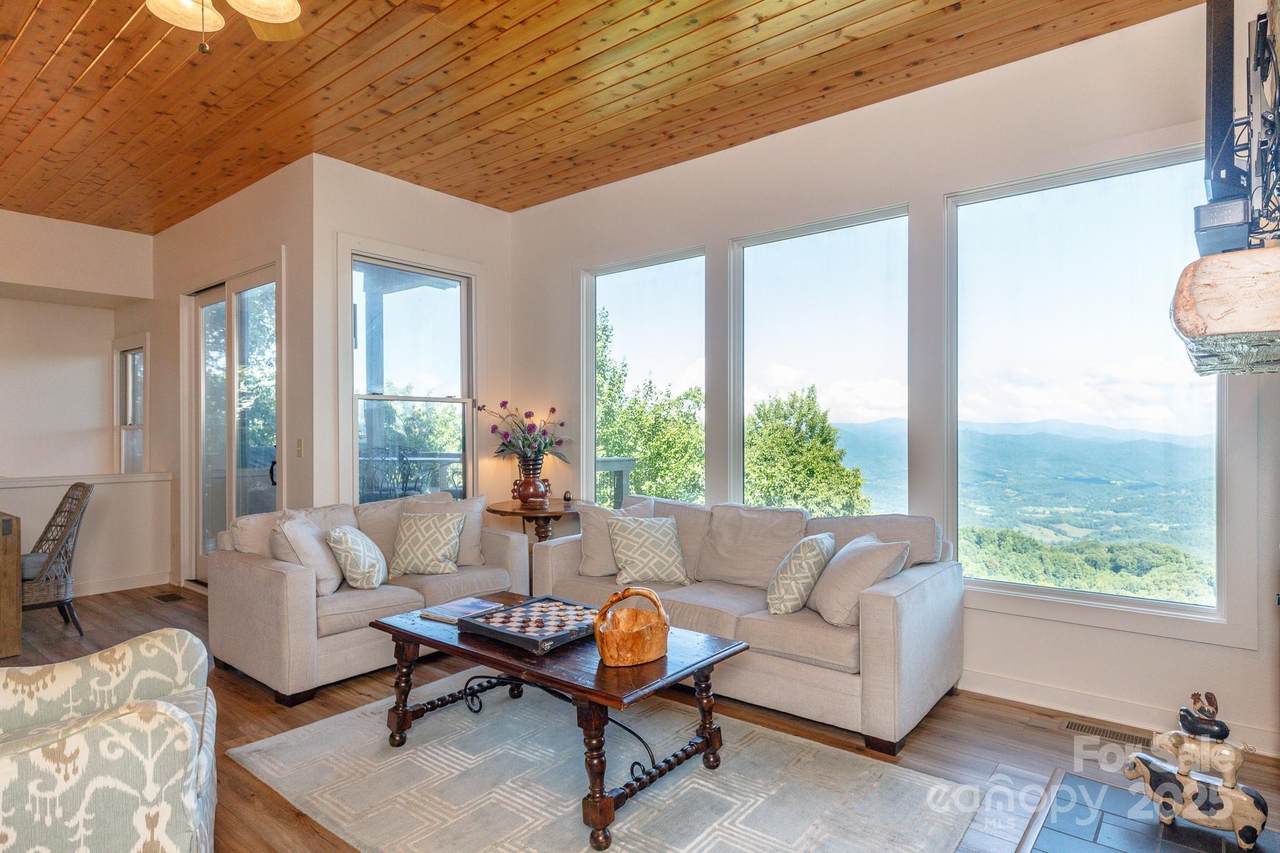 114 Slickrock Road - Photo 1