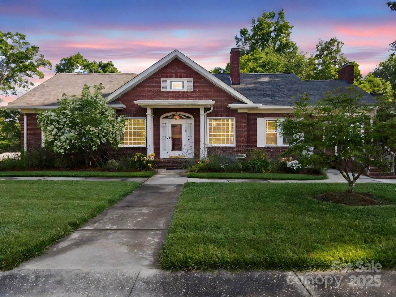 729 Montgomery Avenue - Photo 1