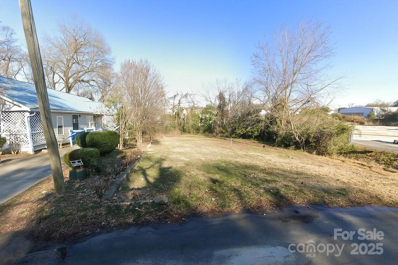 120 Bynum Avenue - Photo 1