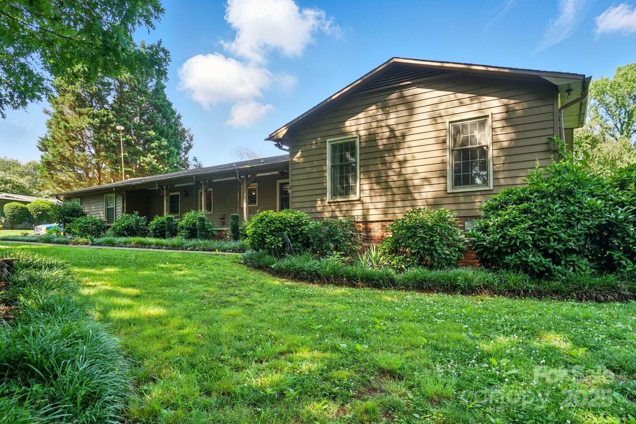 3135 Lake Shore Road - Photo 1