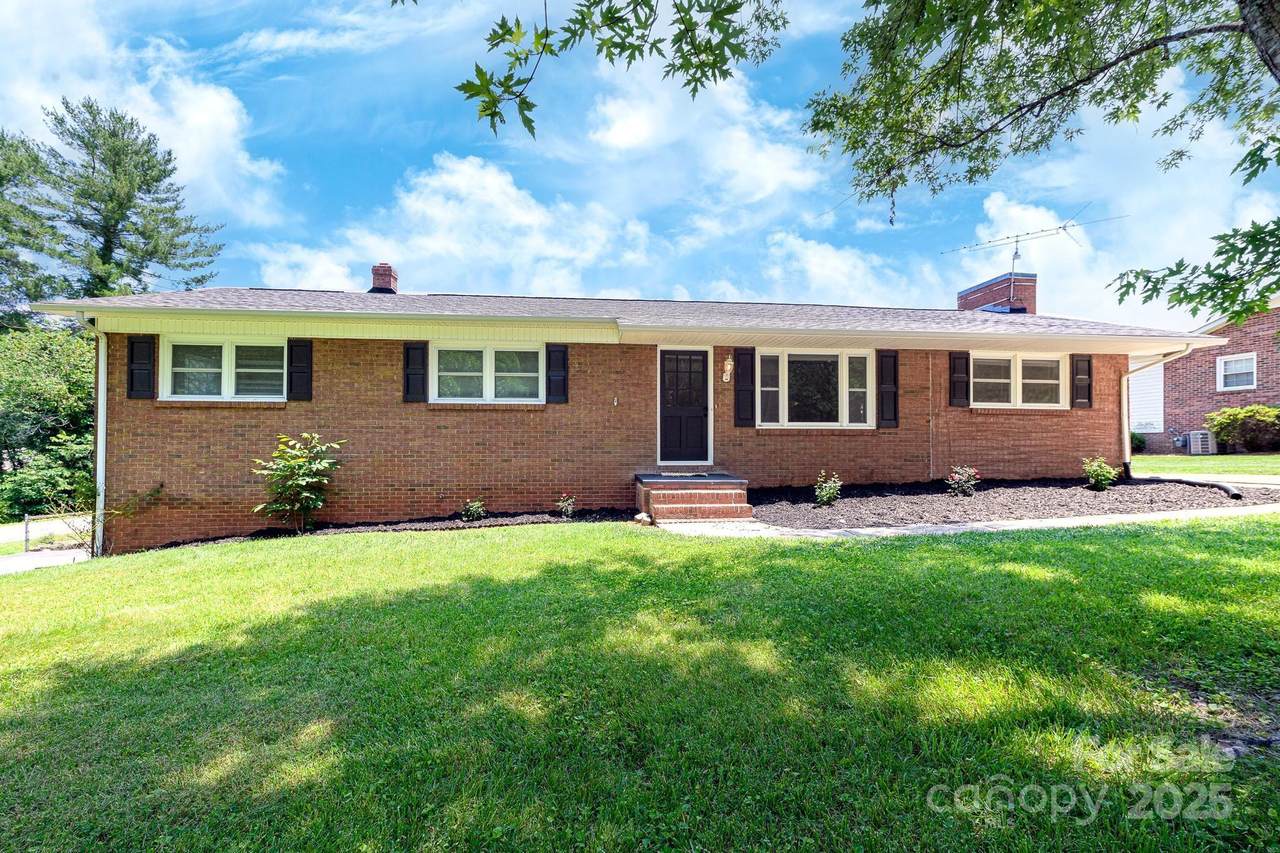 306 2nd Avenue Place - Photo 1