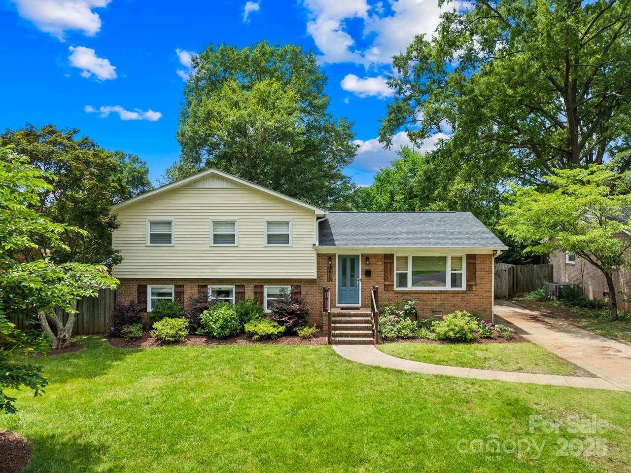2919 Dunaire Drive - Photo 1