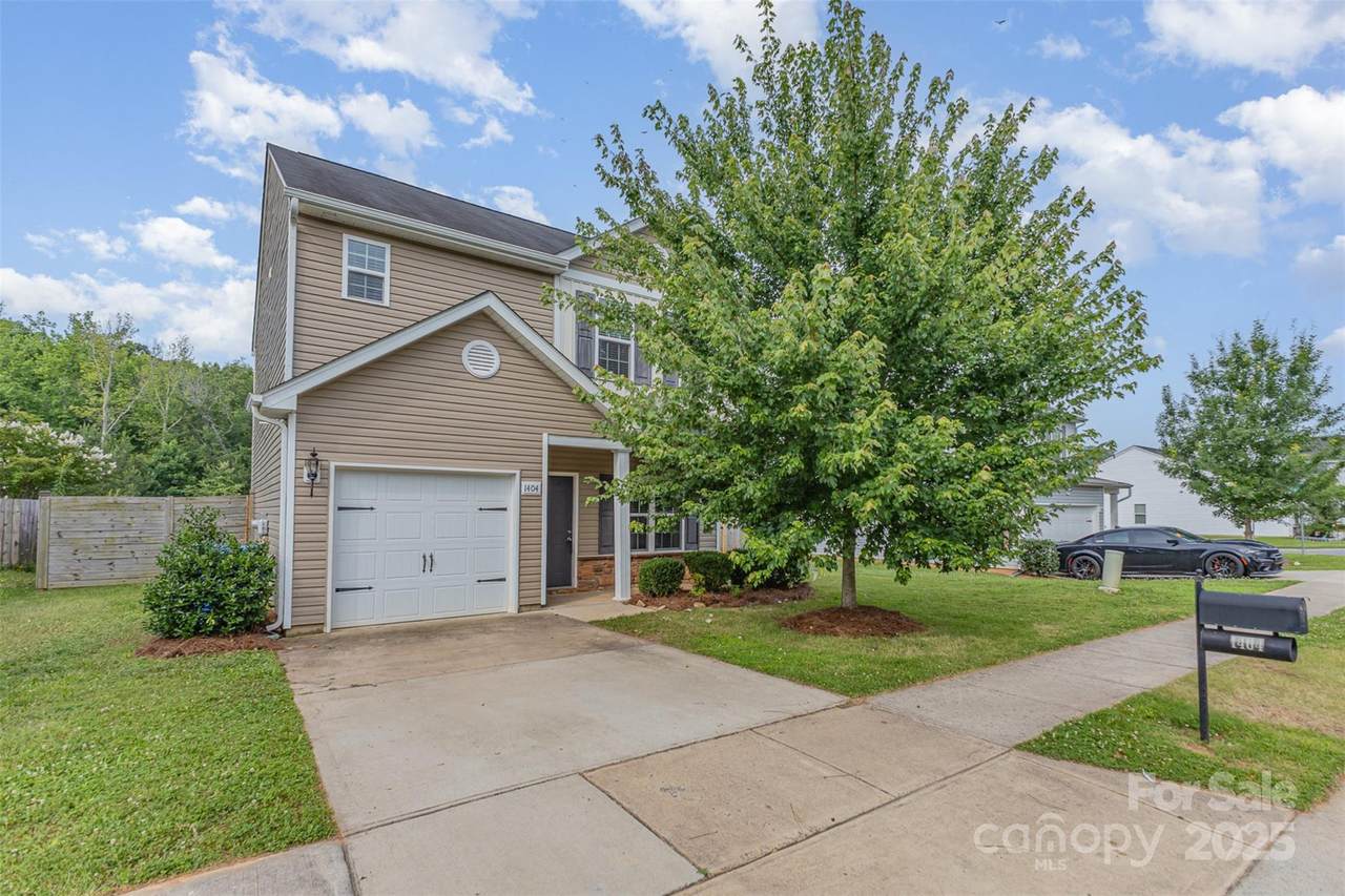 1404 Waylon Avenue - Photo 1