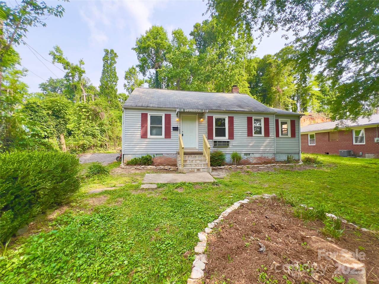 413 Forest Place - Photo 1