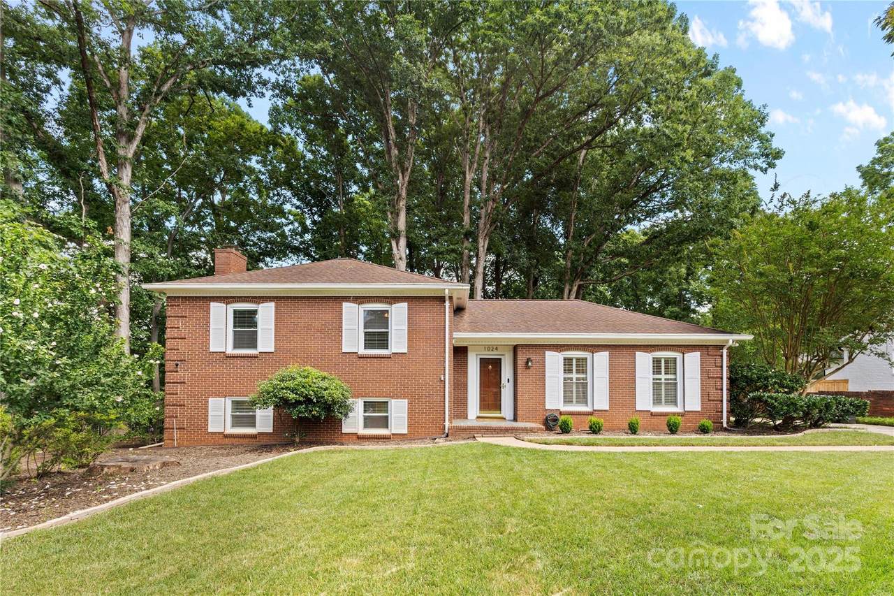 1024 Regency Drive - Photo 1