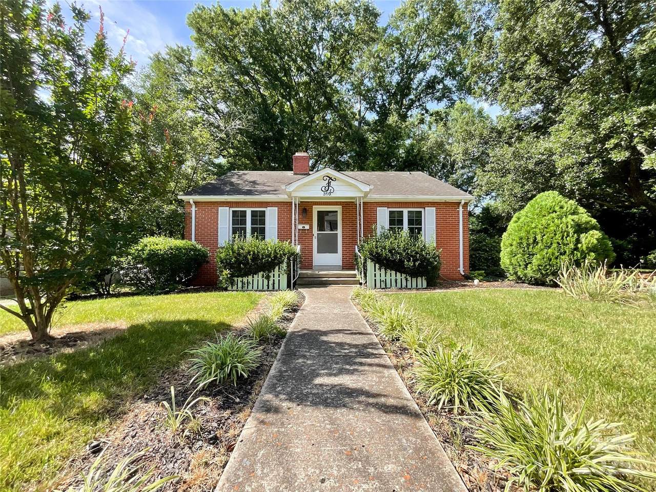 310 Houston Street - Photo 1