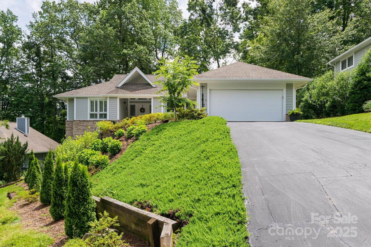 112 Broadmoor Drive - Photo 1
