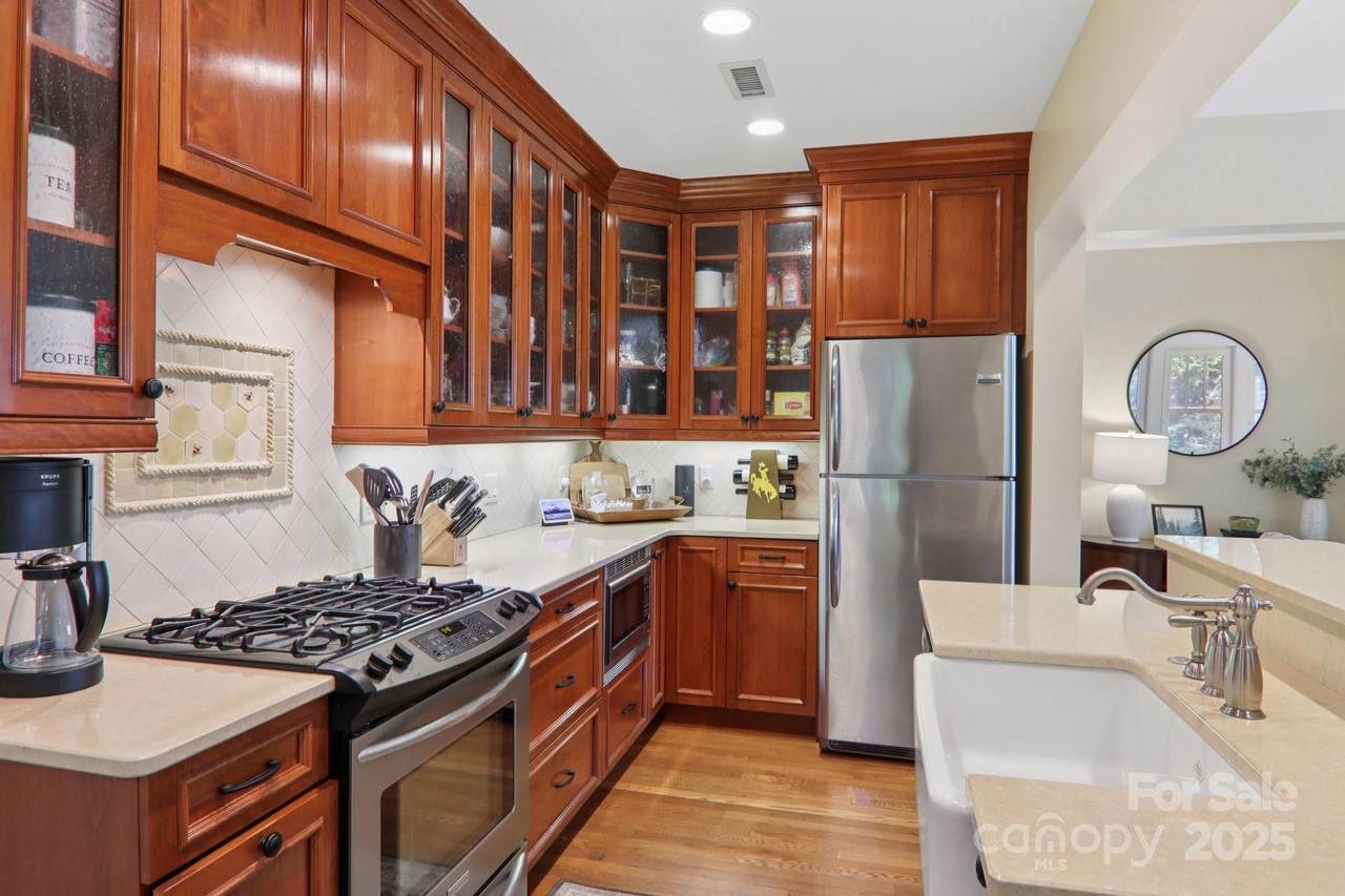 203 6th Avenue - Photo 1