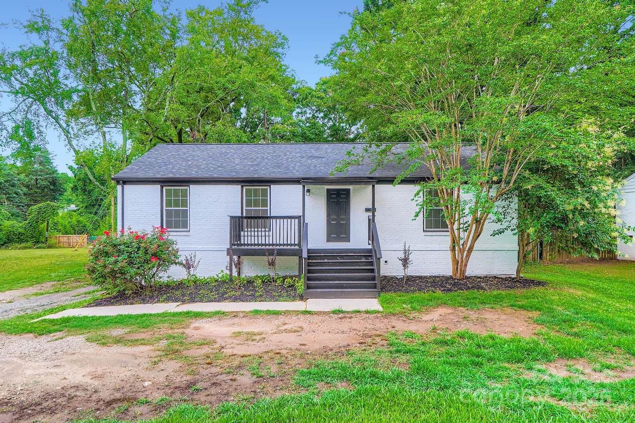 1224 Woodlawn Road - Photo 1