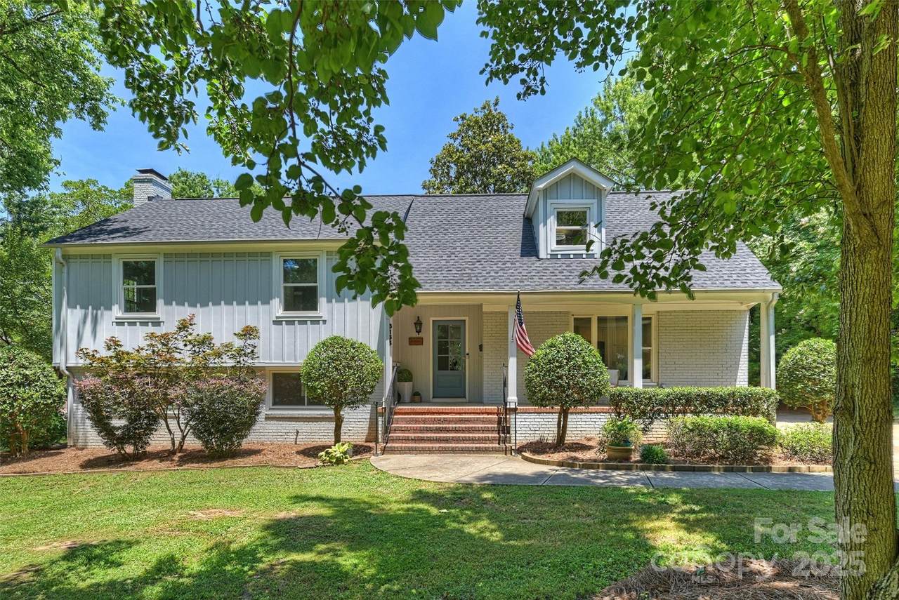 3165 Pendleton Avenue - Photo 1