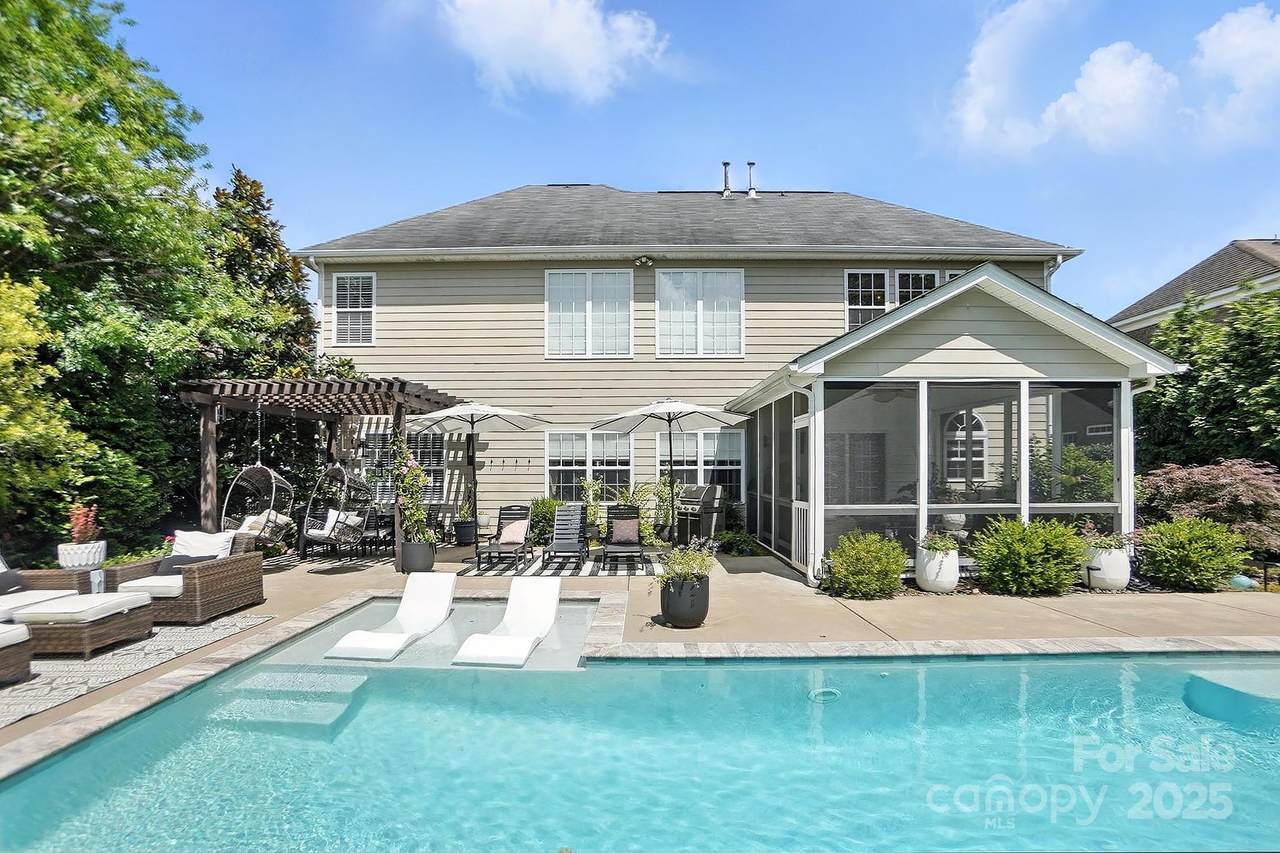 606 Vega Street - Photo 1