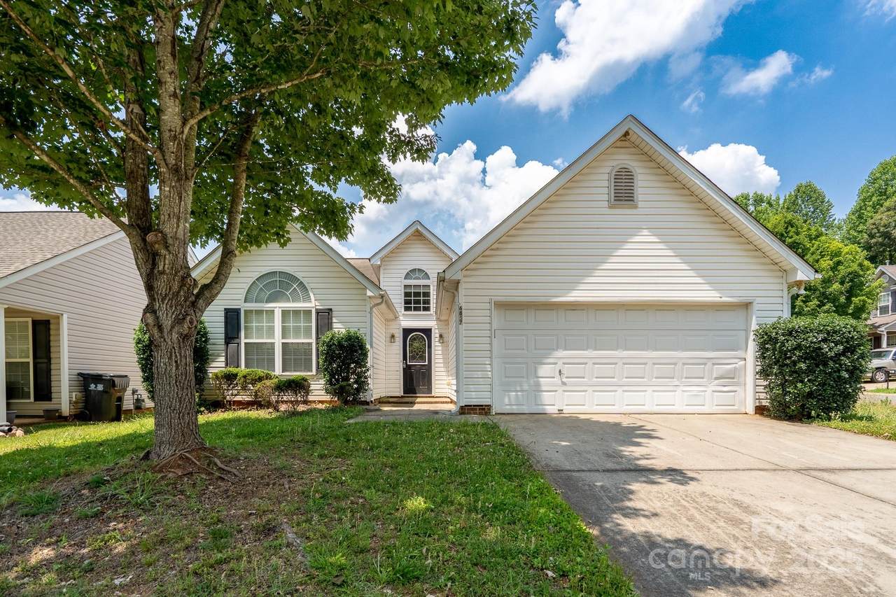 6857 Parkers Crossing Drive - Photo 1