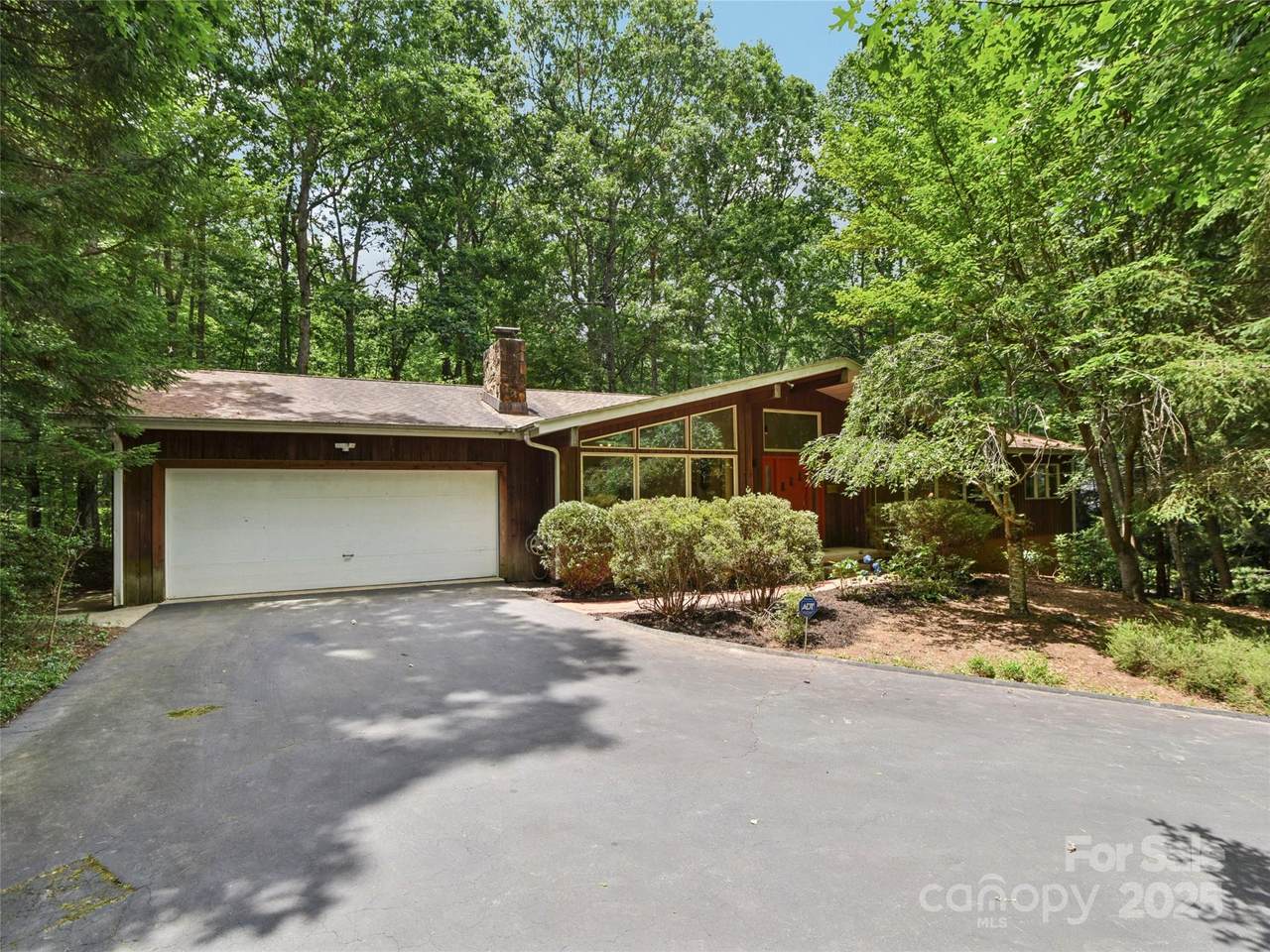 105 Sunningdale Drive - Photo 1