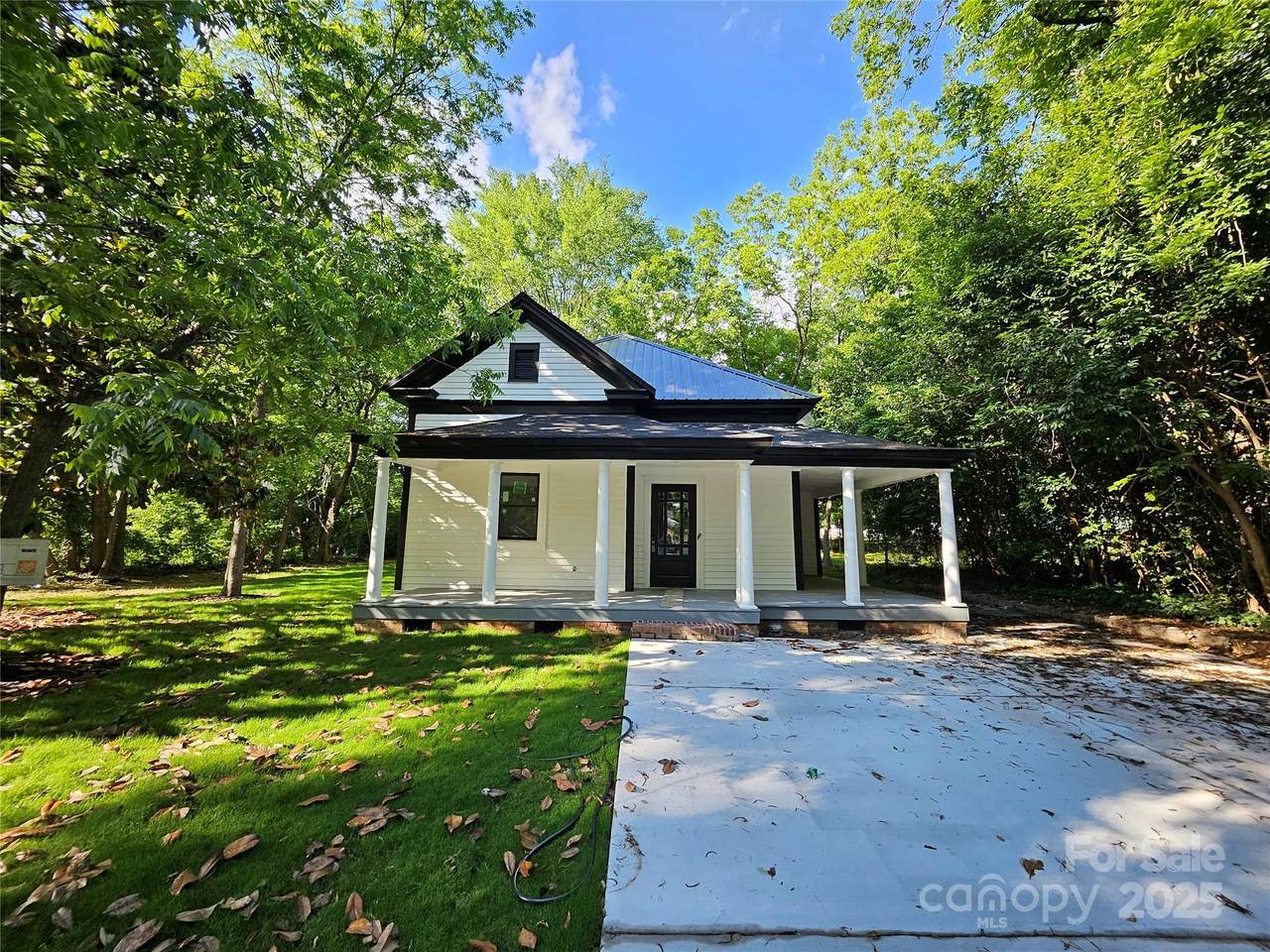 409 Everette Street - Photo 1