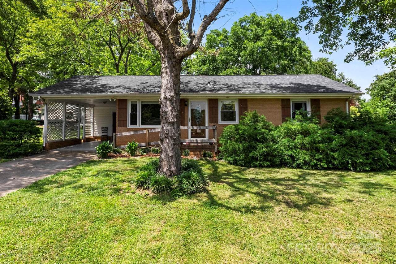 814 Gold Street - Photo 1