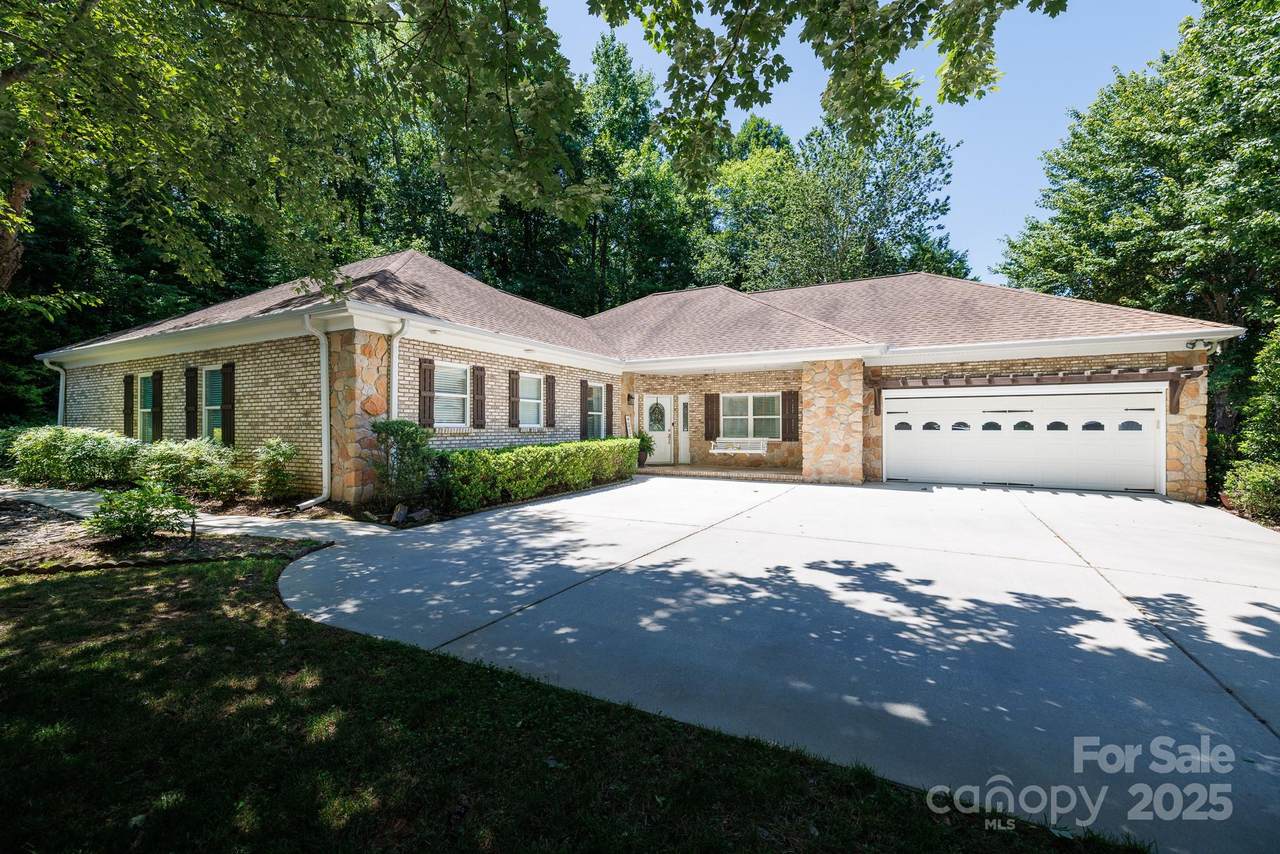 804 Creek Bluff Road - Photo 1