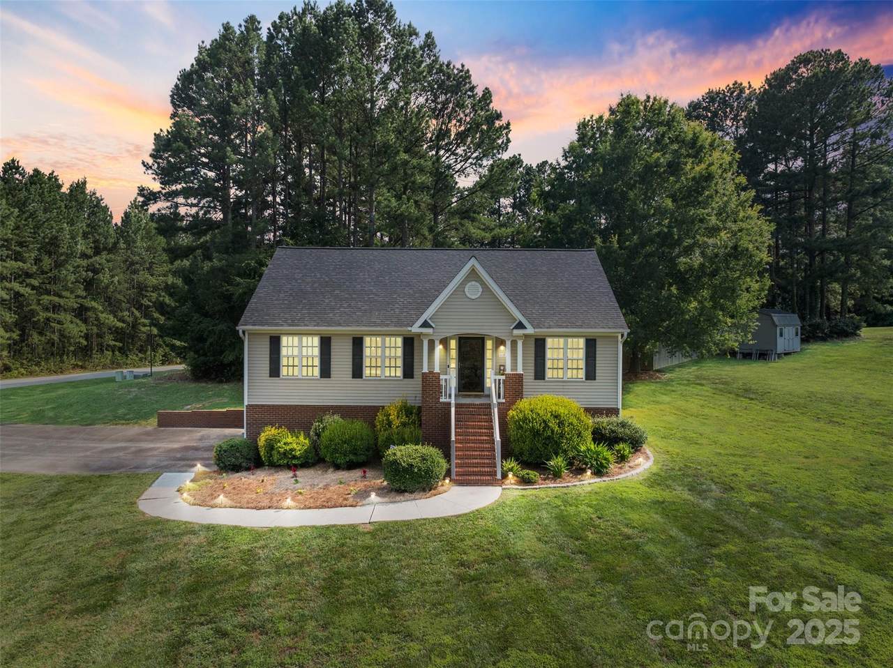 115 Whispering Pines Lane - Photo 1