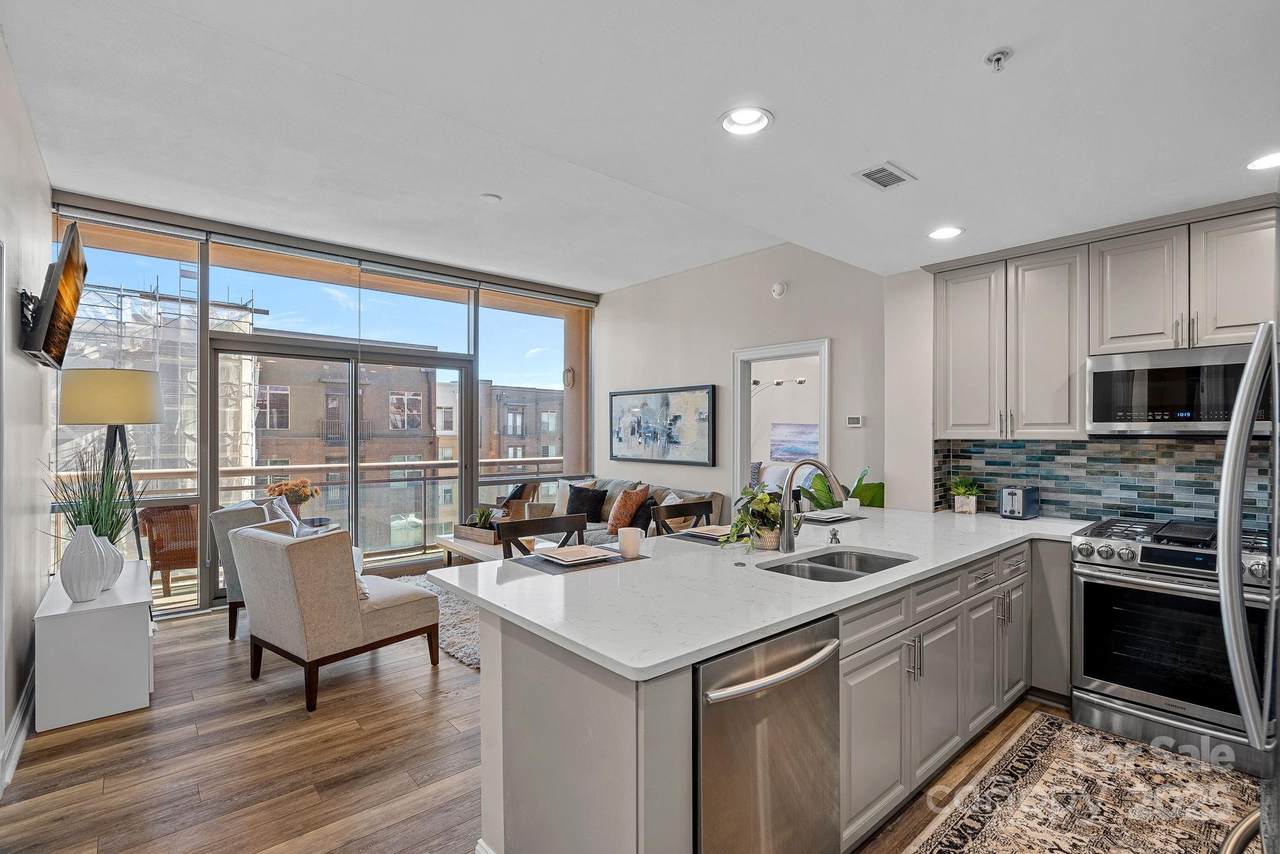 315 Arlington Avenue - Photo 1