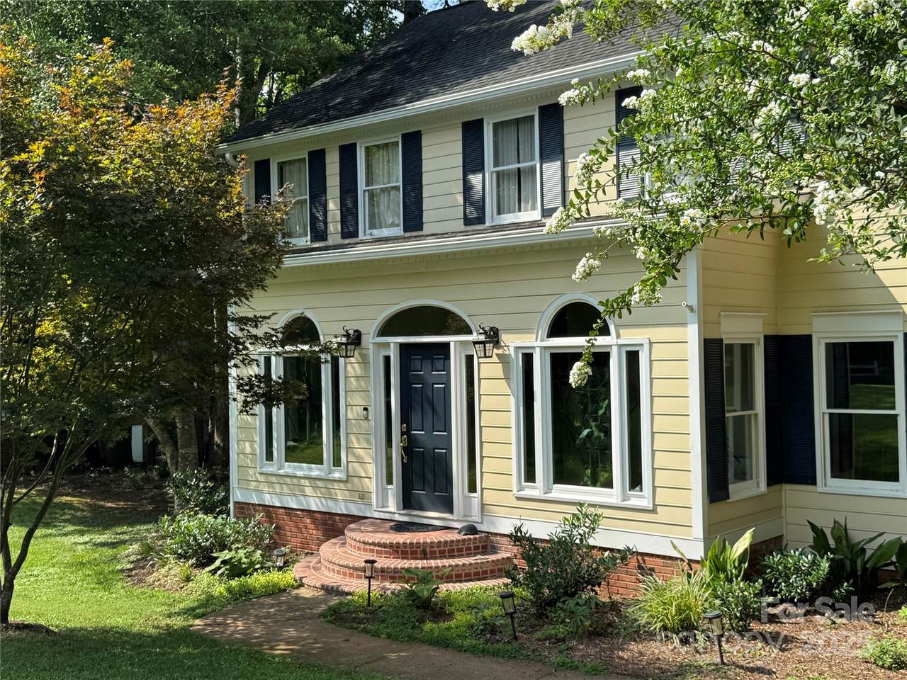 1112 Carole Court - Photo 1