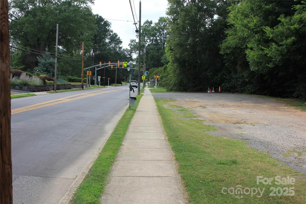 569 Union Street - Photo 1
