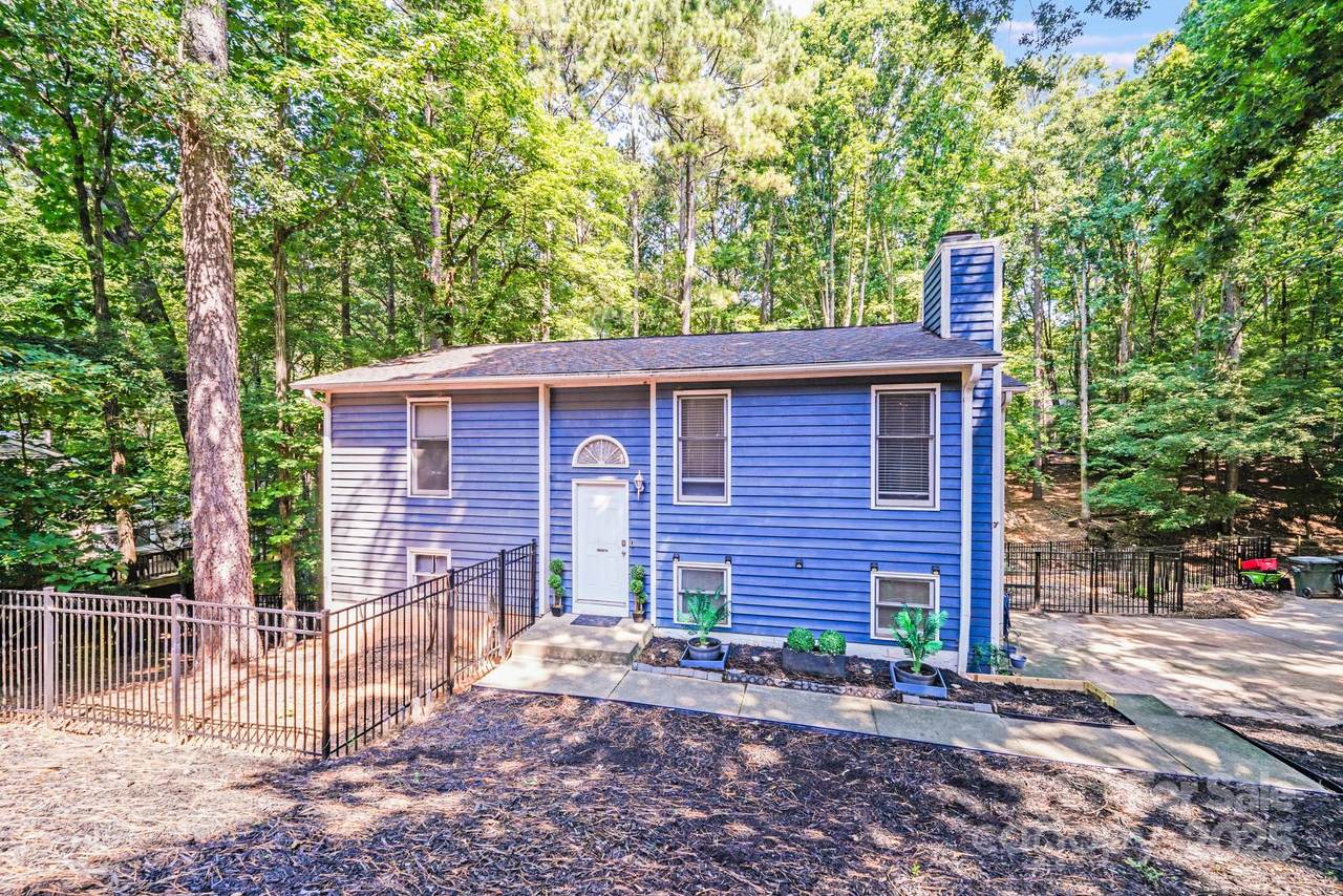 2116 Bon Villa Way - Photo 1