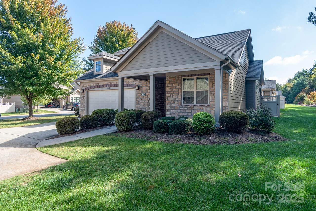 860 Wynnshire Drive - Photo 1