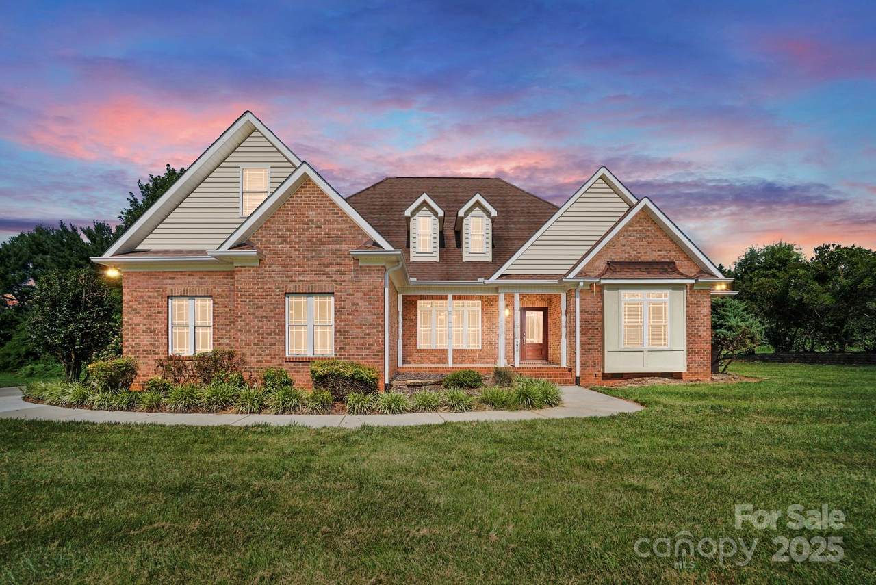 170 Saint James Way - Photo 1