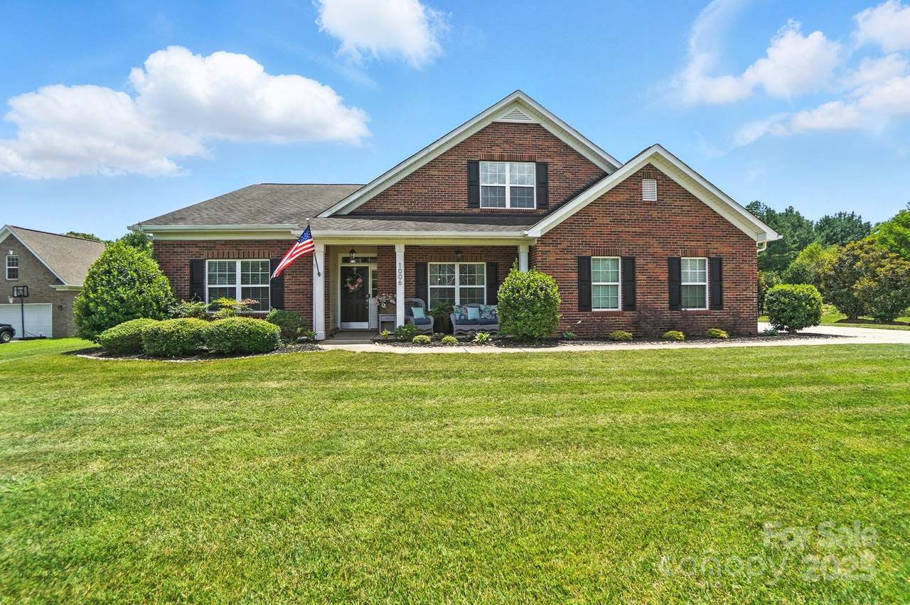 1006 Spring Rose Lane - Photo 1
