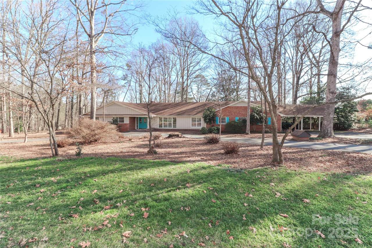 251 Gleneagles Road - Photo 1