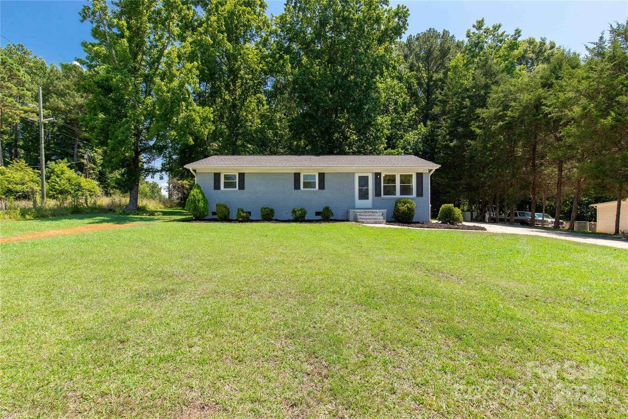 203 Nottingham Drive - Photo 1