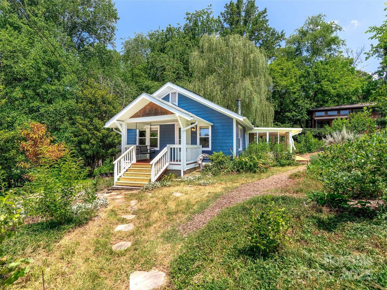 83 5th Avenue - Photo 1