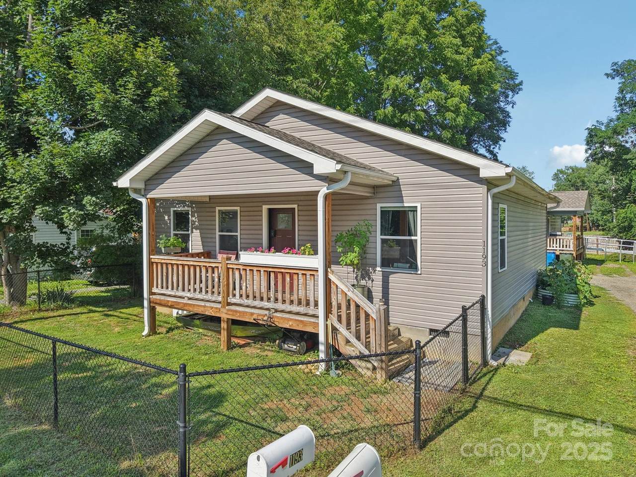 1193 Brown Avenue - Photo 1