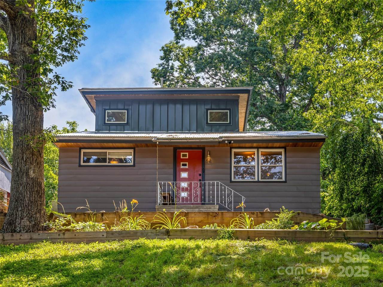44 Broadview Avenue - Photo 1