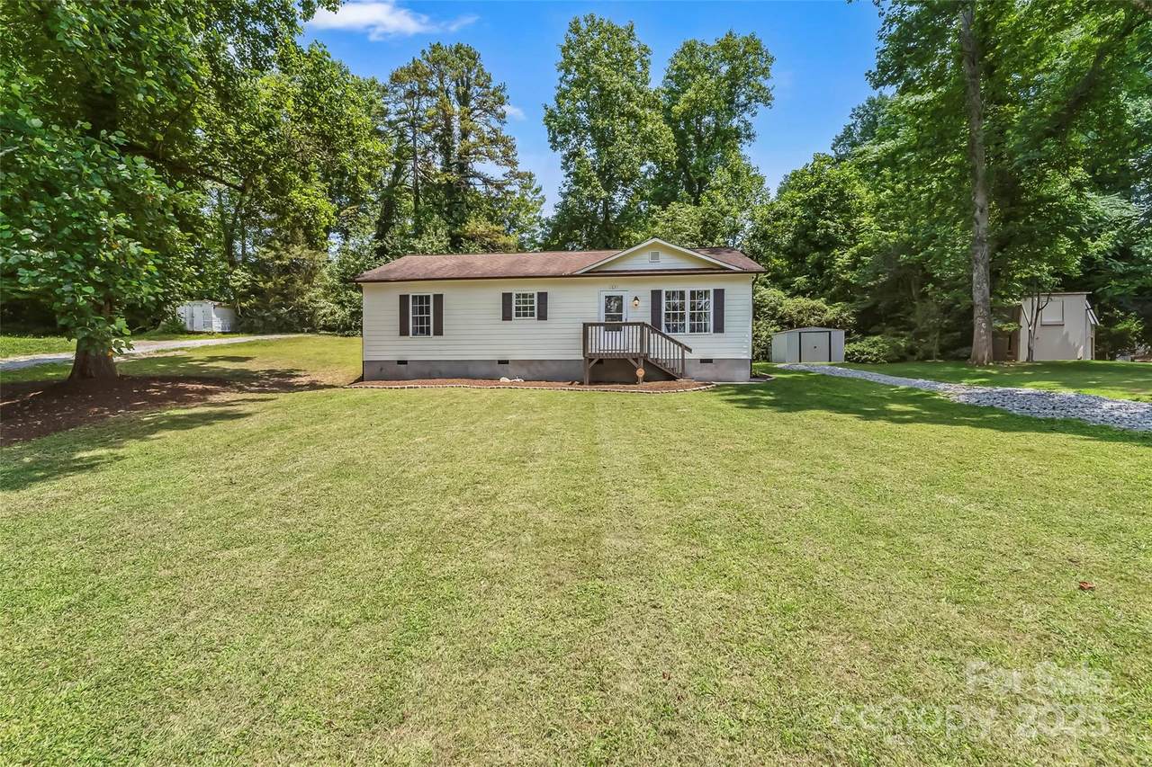 1631 Berkley Street - Photo 1